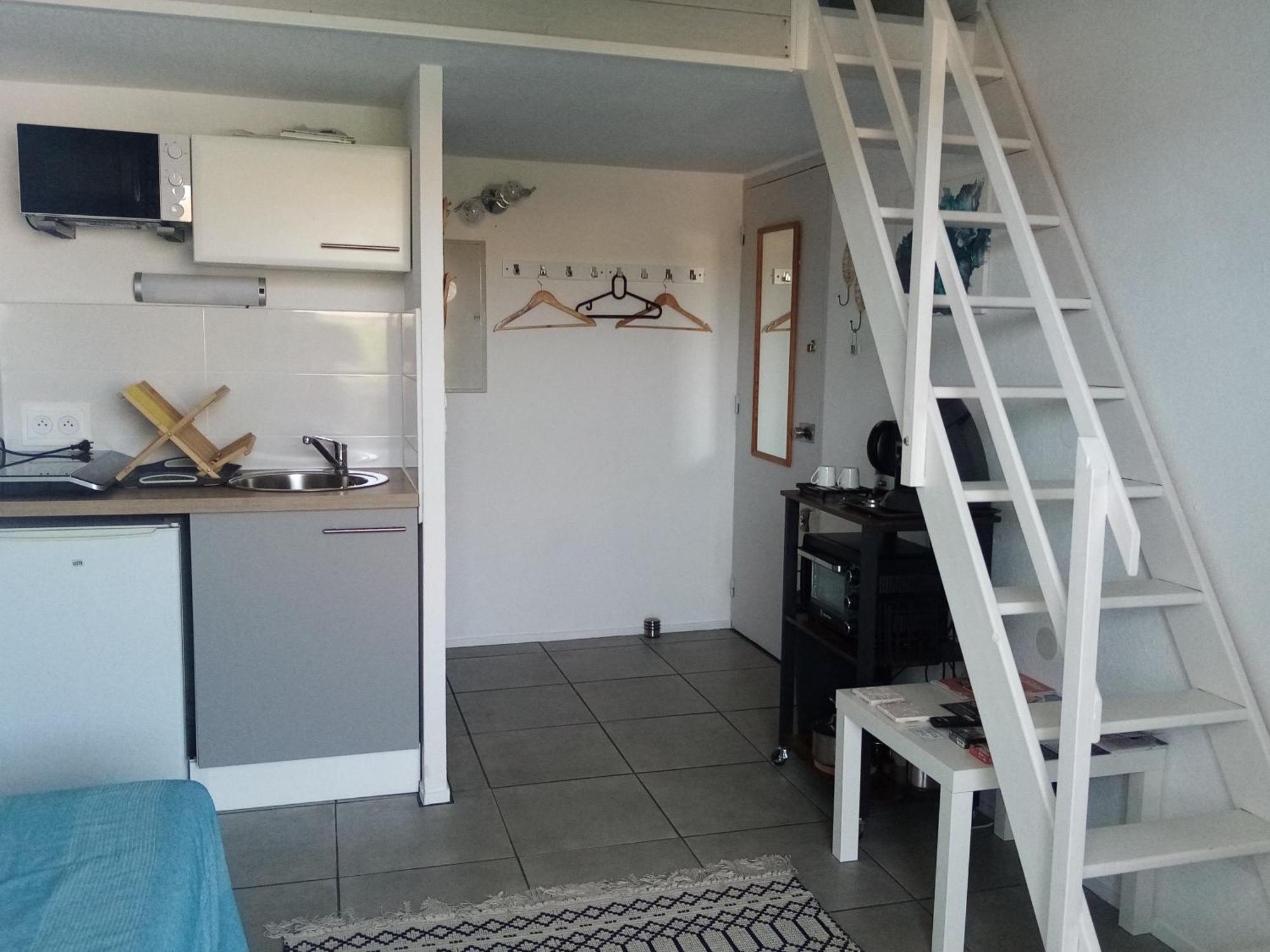 Stylish Studio Close To Beach In Residence With Pool 나르본 외부 사진